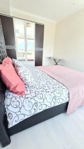 Ένα ή περισσότερα κρεβάτια σε δωμάτιο στο Banur Ип