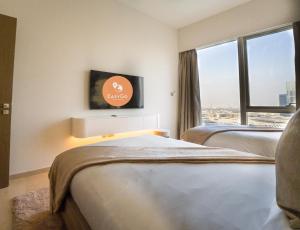 Katil atau katil-katil dalam bilik di EasyGo-Core Luxury 2BDR in Grande Signature Res panoramic view