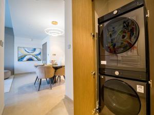 Gambar di galeri bagi EasyGo-Core Luxury 2BDR in Grande Signature Res panoramic view di Dubai