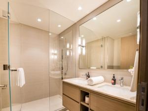 Bilik mandi di EasyGo-Core Luxury 2BDR in Grande Signature Res panoramic view