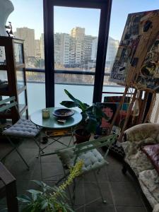 Ruang duduk di Chambre calme ouvrant sur magnifique rooftop