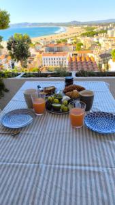 a blue and white table with food and drinks on it at Estudio vistas al mar y a 5 minutos playa Estartit in L'Estartit