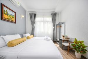 Postel nebo postele na pokoji v ubytování Amory Hotel Saigon Center
