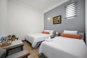 Postel nebo postele na pokoji v ubytování Amory Hotel Saigon Center