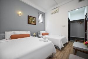 Postel nebo postele na pokoji v ubytování Amory Hotel Saigon Center