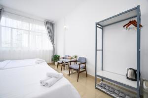 Postel nebo postele na pokoji v ubytování Amory Hotel Saigon Center