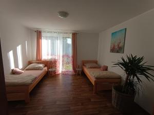 Postel nebo postele na pokoji v ubytování Apartmány Jablunkov