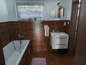 Koupelna v ubytování Apartmány Jablunkov