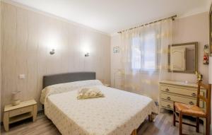 Postel nebo postele na pokoji v ubytování Lovely Home In Saint-Rémy-De-Provence