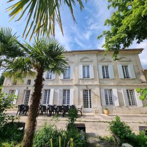 Κήπος έξω από το Le château de Willival pour 15 pers avec piscine