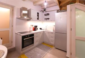 Η κουζίνα ή μικρή κουζίνα στο Viaggio Historical Suite, Corfu Old Town
