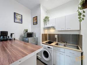 Kuchyň nebo kuchyňský kout v ubytování Le Soleil Marseillais - Confort & Central - Les Frères de la Loc'
