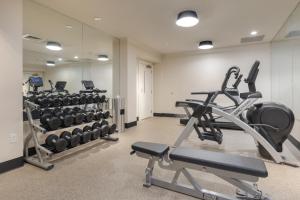 Fitness centrum a/nebo fitness zařízení v ubytování Copley Square Hotel, a FOUND Hotel