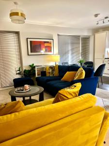Ruang duduk di Chester City Centre Waterfront Apartment