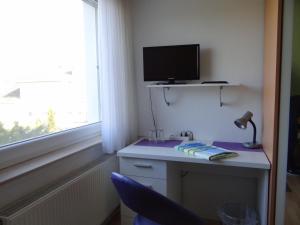 TV a/nebo společenská místnost v ubytování Venner Gasthaus