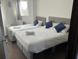 Postel nebo postele na pokoji v ubytování 1BR Hideaway Near NEC & Resorts World - Ideal for Travelers