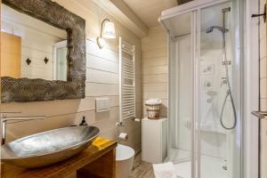 Ένα μπάνιο στο HelloCHALET - Piccolo Giglio Chalet +21 φωτογραφίες
