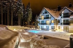 Basen w obiekcie Czarny Kamień Resort & SPA lub w pobliżu