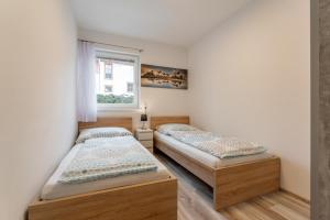 Postel nebo postele na pokoji v ubytování Apartments Kabashi 2 RIVER View
