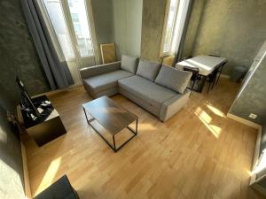 Posezení v ubytování Spacious apartment with balconies Downtown