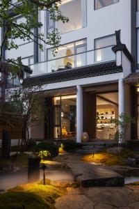 婺源井陌良溪民宿室外花園