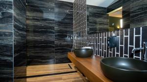 A bathroom at Porta e Alpeve