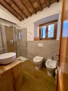 a bathroom with a toilet and a bidet and a sink at Bouganville in Rosignano Marittimo +23 photos