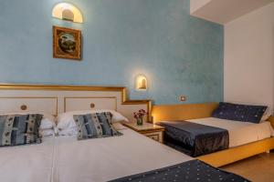 Postel nebo postele na pokoji v ubytování Hotel King