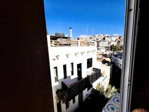 Vista generica su Taghazout o vista sulla città dall'interno dell'affittacamere