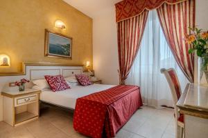 Postel nebo postele na pokoji v ubytování Hotel King