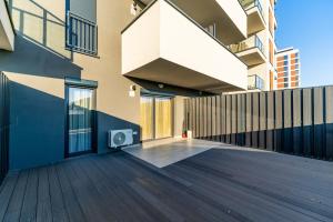 a balcony of a building with a speaker on it at Cozy Collection Apartments at Adora Park in Arad