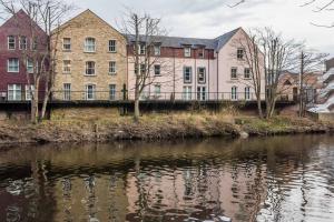 Výhled na řeku, která protéká v blízkosti apartmánu