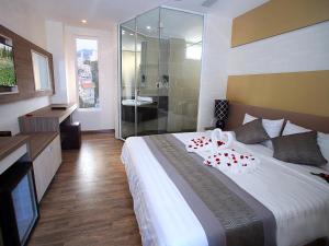 
a hotel room with a bed and a tv at New Sun Hotel in Nha Trang
