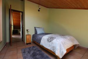 Postel nebo postele na pokoji v ubytování Casa Pôr do Sol 200m da praia