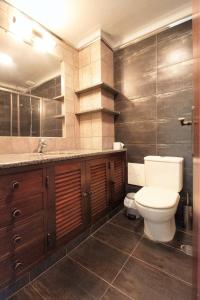 Koupelna v ubytování Casa Pôr do Sol 200m da praia