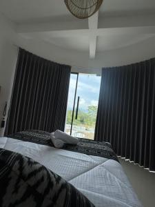 Postel nebo postele na pokoji v ubytování TUGU Bali glamping