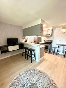 a kitchen with a table and chairs in a room at SoCozy Condo in Austin