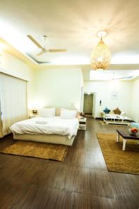Rúm í herbergi á Anara Service Apartments - Greater Kailash Part II