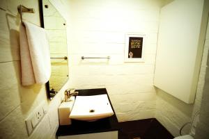 Baðherbergi á Anara Service Apartments - Greater Kailash Part II