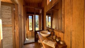 Bathroom sa Alto Castillo