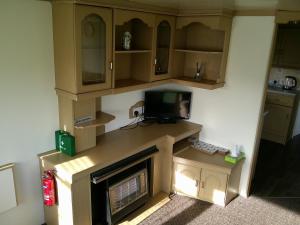 Dapur atau dapur kecil di Highfield & Haven Highfield Debonair 4 Berth DISABLED