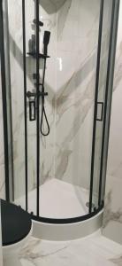 Ένα μπάνιο στο Palmowy Zakątek 2 pokoje dla rodziny Apartament Deluxe +14 φωτογραφίες