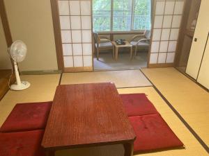 Posezení v ubytování 余裕堂軽井沢山荘
