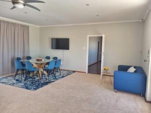 TV a/nebo společenská místnost v ubytování Grace Space in Plattekloof