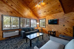 TV a/nebo společenská místnost v ubytování Depe Dene Lakeside Resort