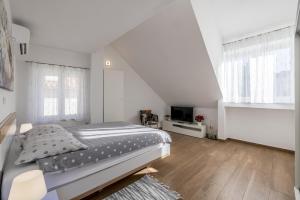 Postel nebo postele na pokoji v ubytování Sara Apartment