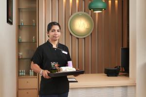 Členové personálu v ubytování Four Points by Sheraton Kochi Infopark + 37 fotografií