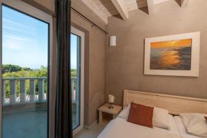 Balkon lub taras w obiekcie 8-bedroom Villa Bianca with Sea View and Pool Table