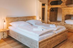 a large bed in a bedroom with a wooden headboard at Ferienhaus Waldtraum Winterberg in Winterberg
