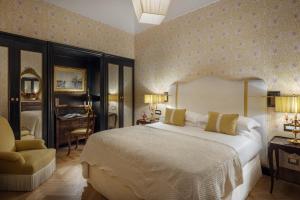 Giường trong phòng chung tại Hotel d’Inghilterra Roma – Starhotels Collezione